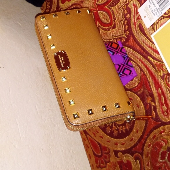 Michael Kors Jet Set Studded Continental Leather Wallet NWT - Picture 4 of 13